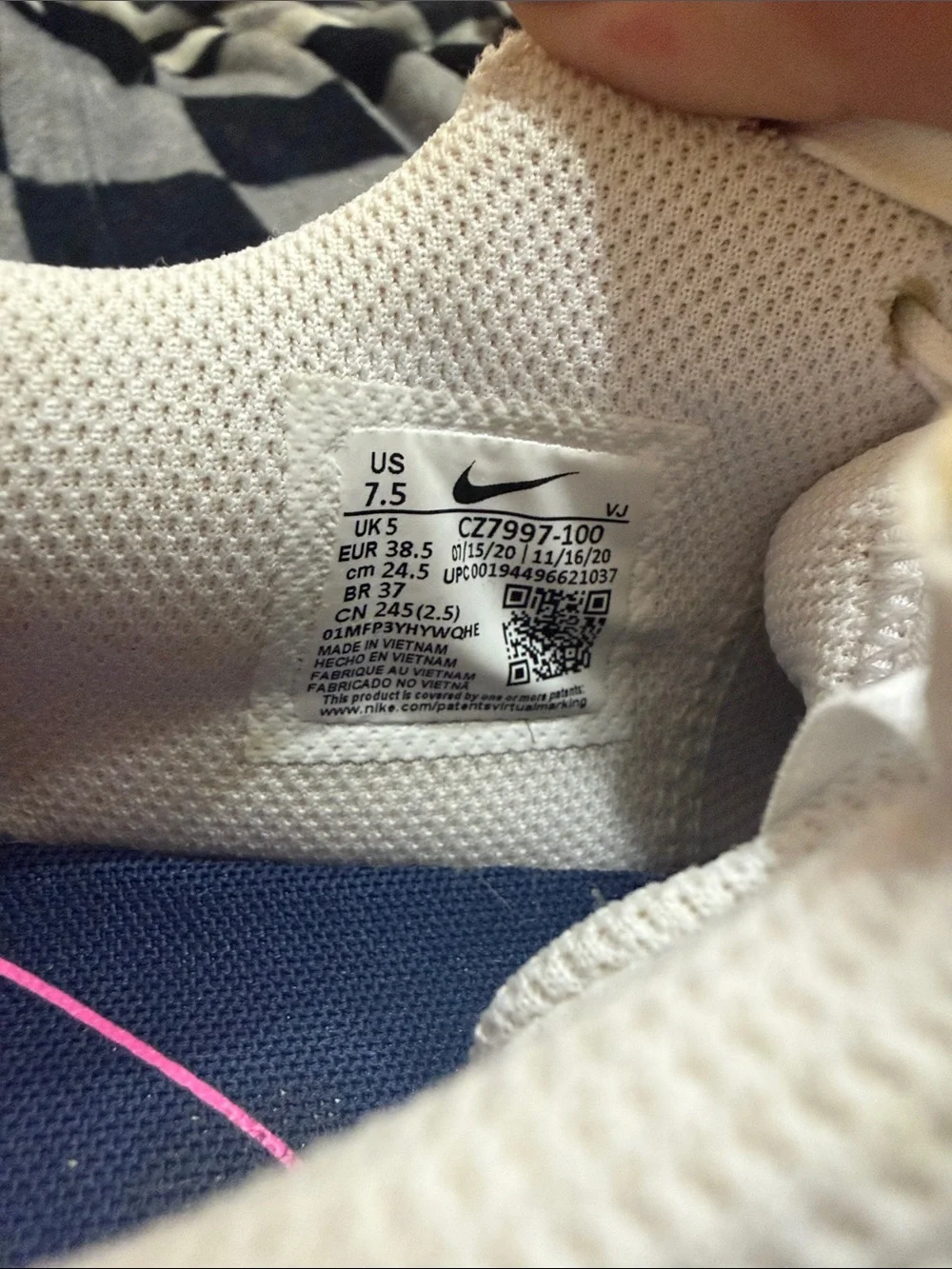 Nike lightweight sneakers